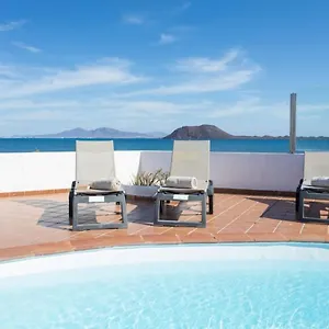 Beachfront Remos: Lobos Island View & Private Pool Villa